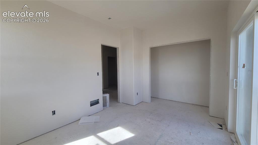 Image 19 of 44: Bedroom