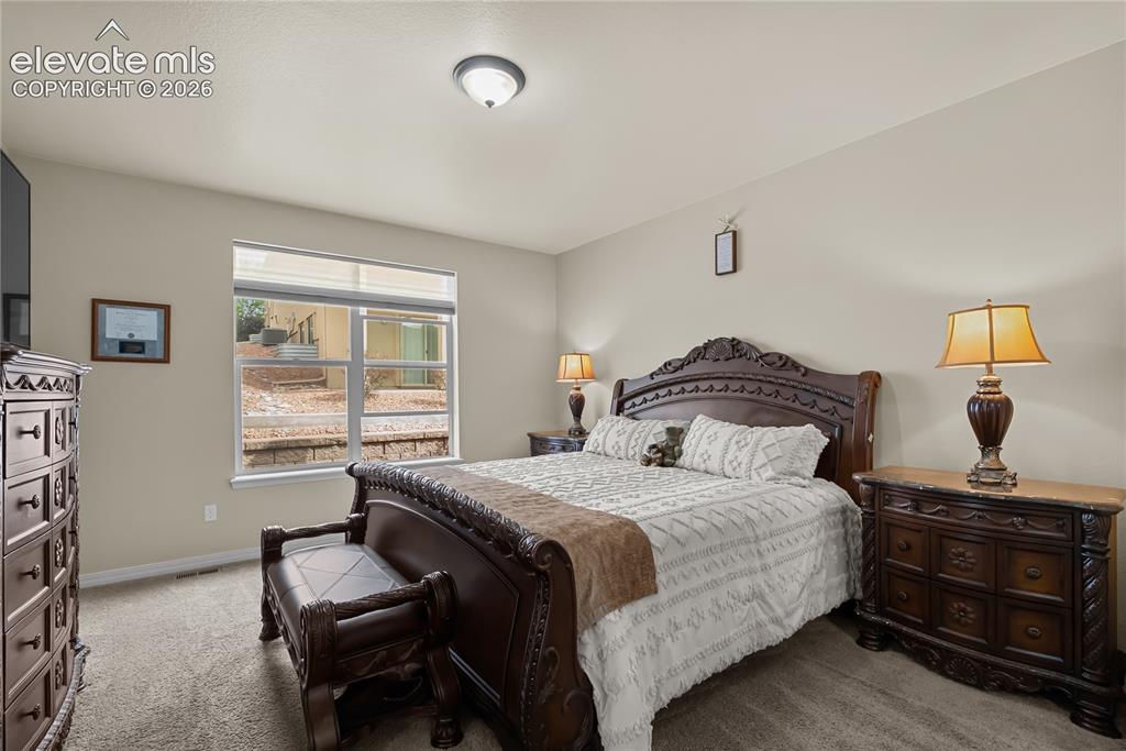 Image 18 of 44: Bedroom
