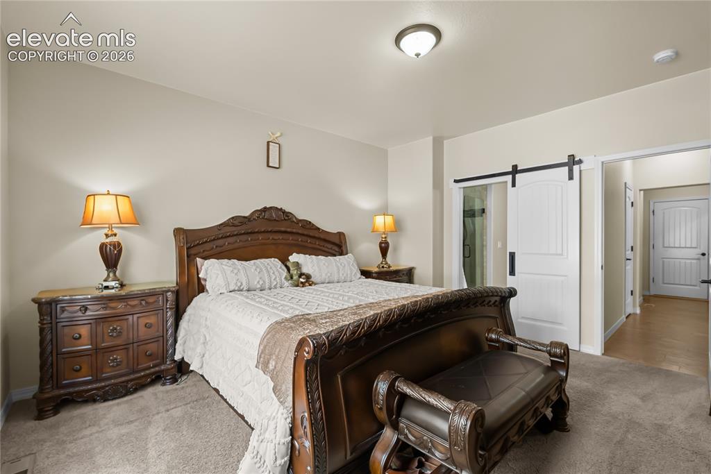 Image 19 of 44: Bedroom