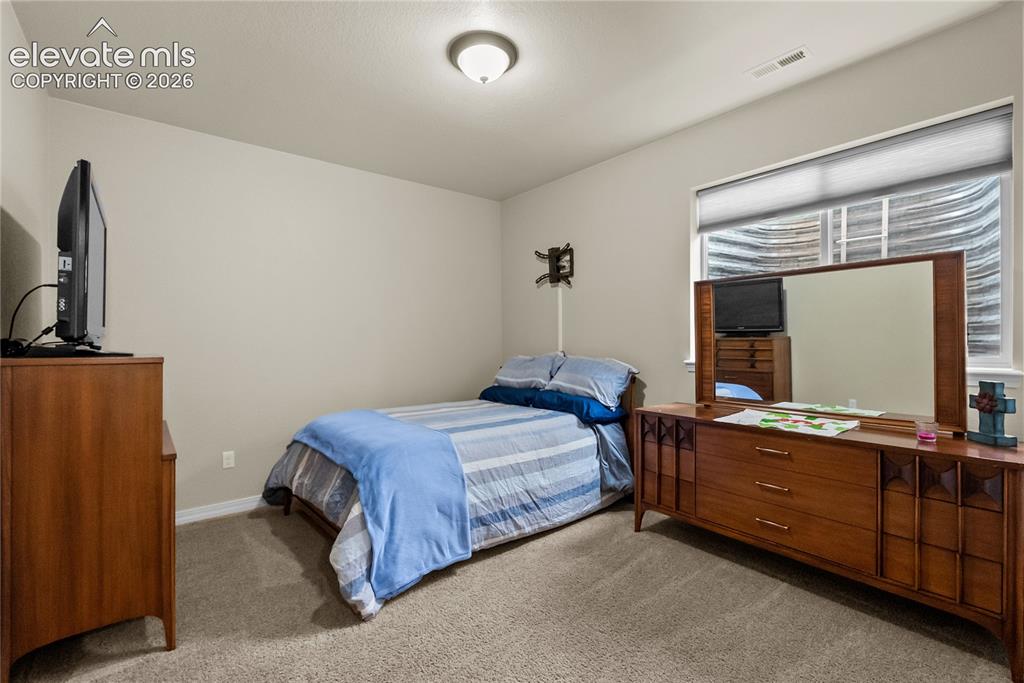 Image 29 of 44: Bedroom