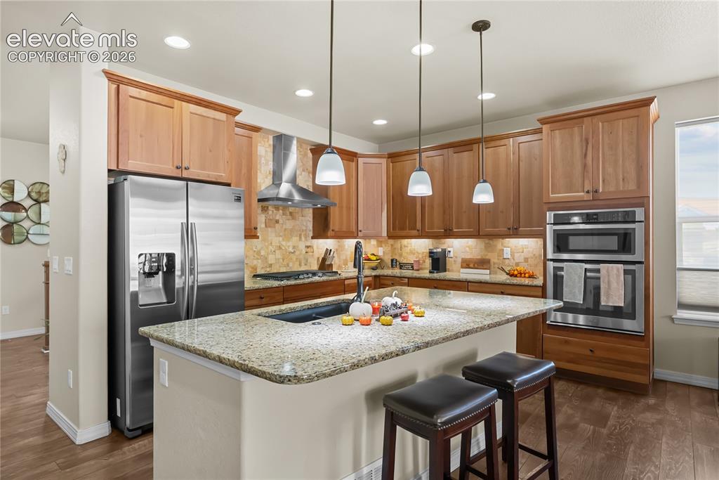 Image 7 of 44: Kitchen
