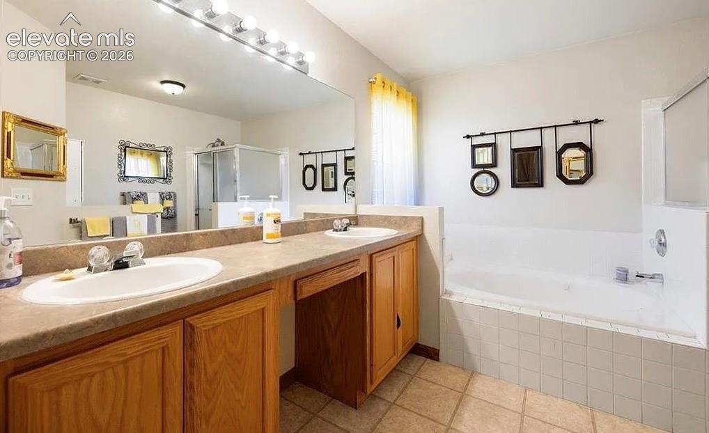 Image 13 of 20: Bathroom