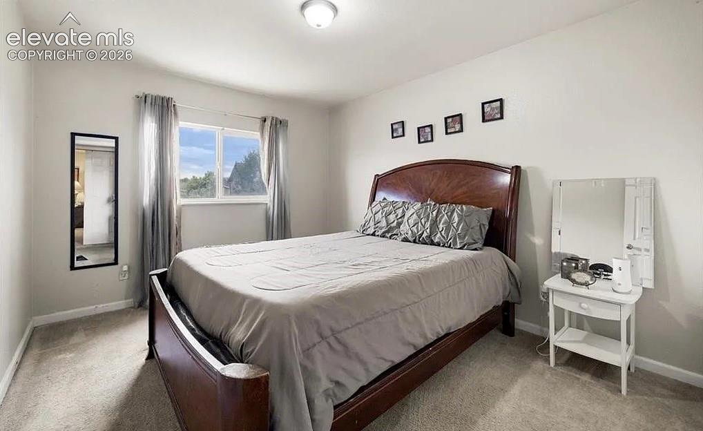 Image 16 of 20: Bedroom