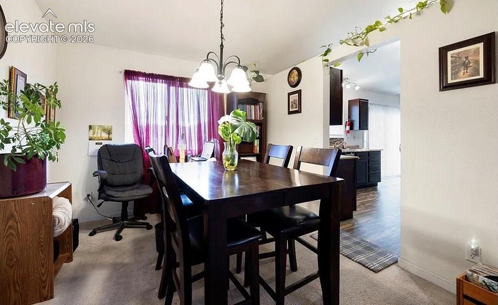 Image 7 of 20: Dining area