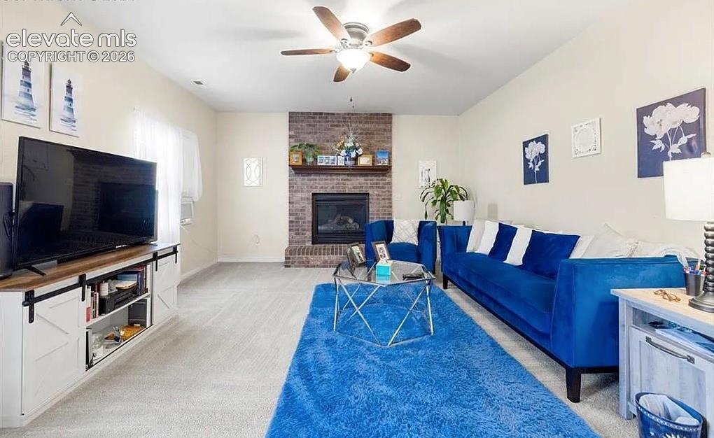 Image 8 of 20: Living room