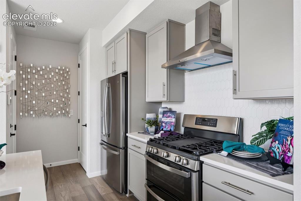 Image 10 of 21: Kitchen
