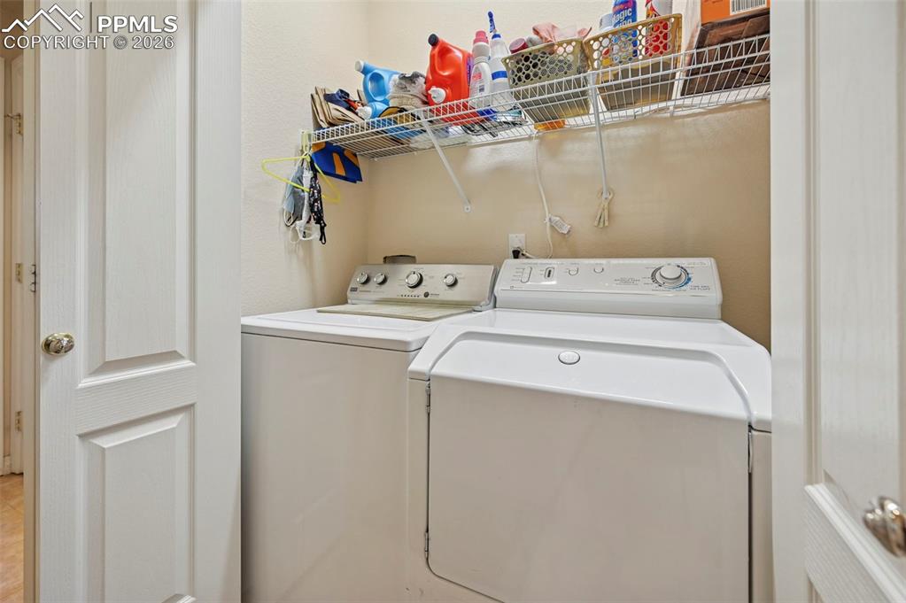 Image 19 of 45: Laundry Room