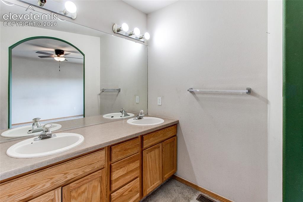 Image 15 of 24: Bathroom