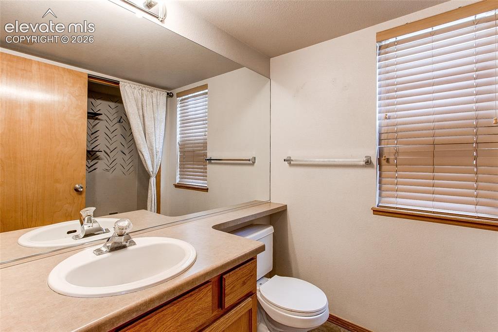 Image 20 of 24: Bathroom