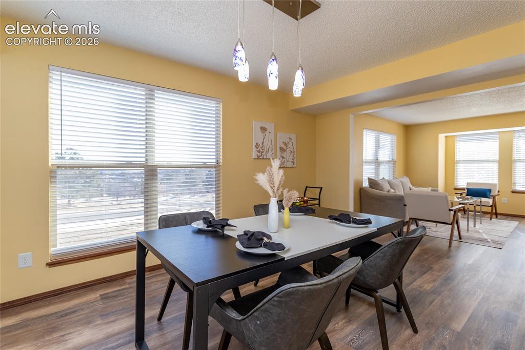 Image 11 of 47: Dining Room