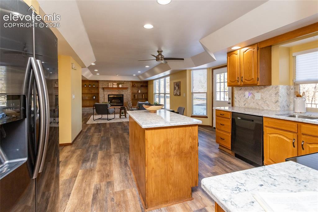 Image 13 of 47: Kitchen