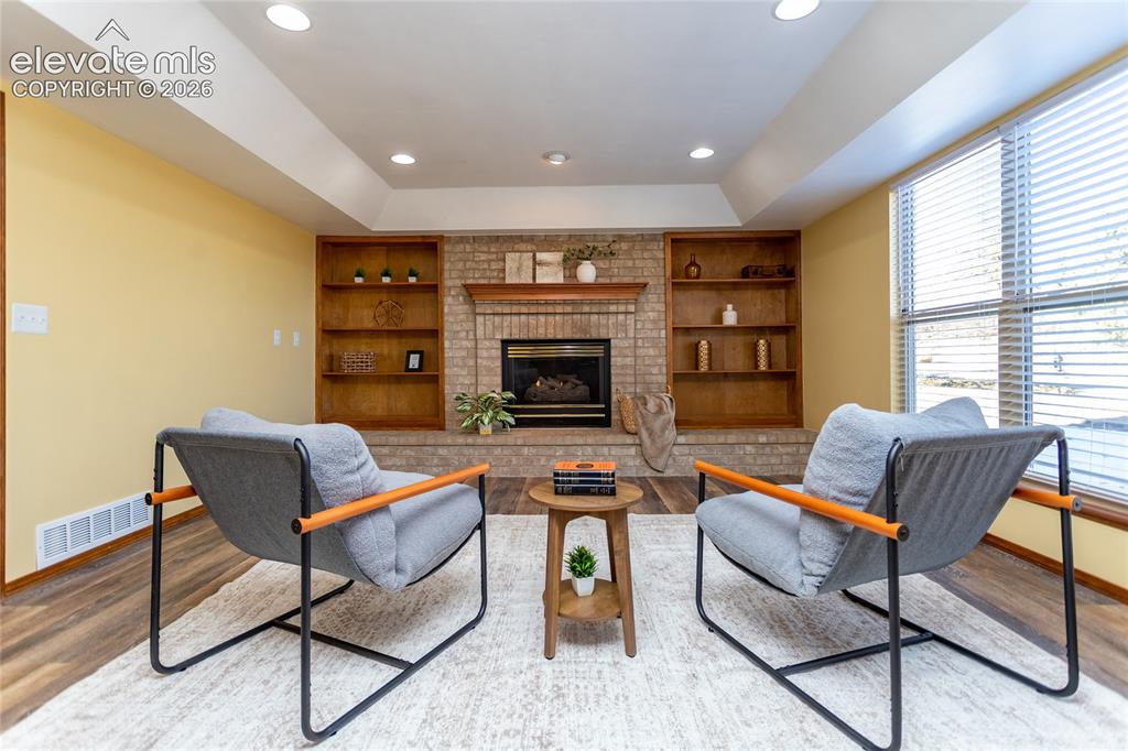 Image 17 of 47: Family Room