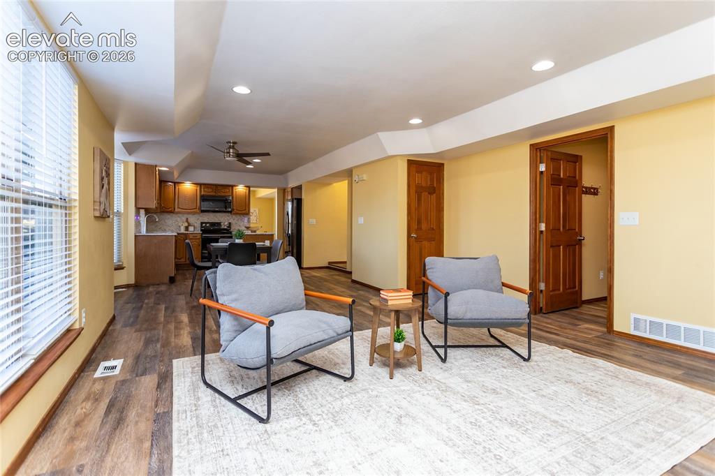 Image 18 of 47: Family Room