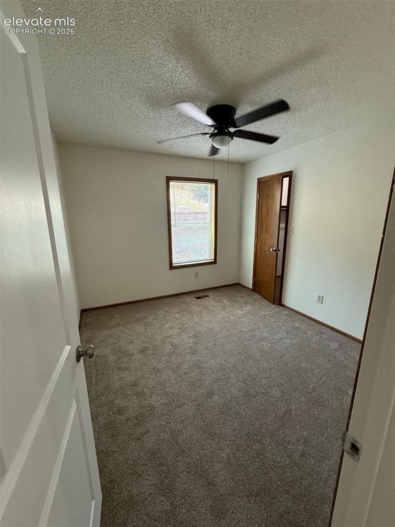 Image 17 of 29: Bedroom