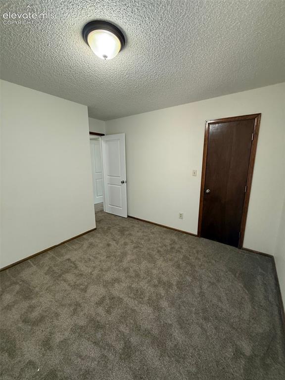 Image 19 of 29: Bedroom