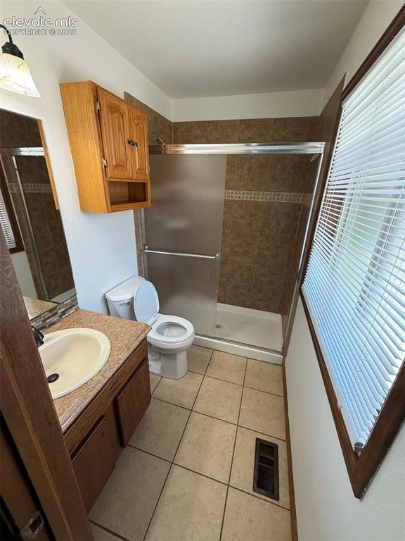 Image 22 of 29: Bathroom