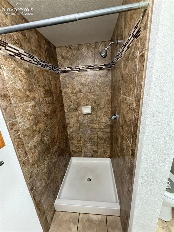 Image 24 of 29: Bathroom