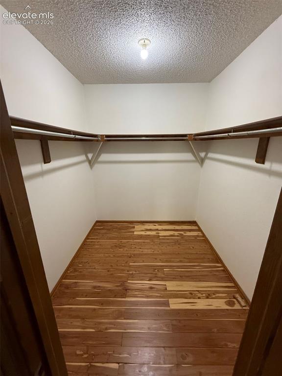 Image 26 of 29: Closet