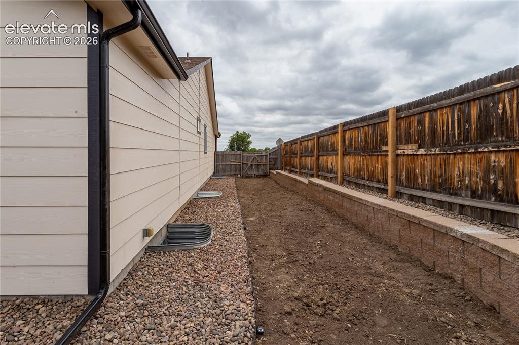 Image 34 of 39: Lots of space for your flowers borders & gardens!