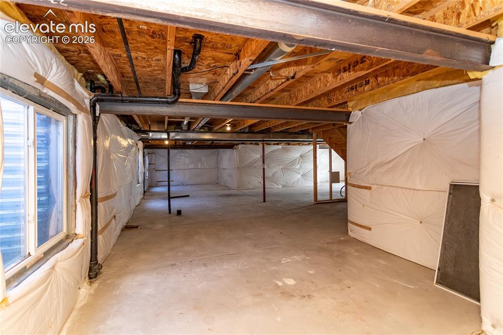 Image 35 of 39: Lots of room for expanding!