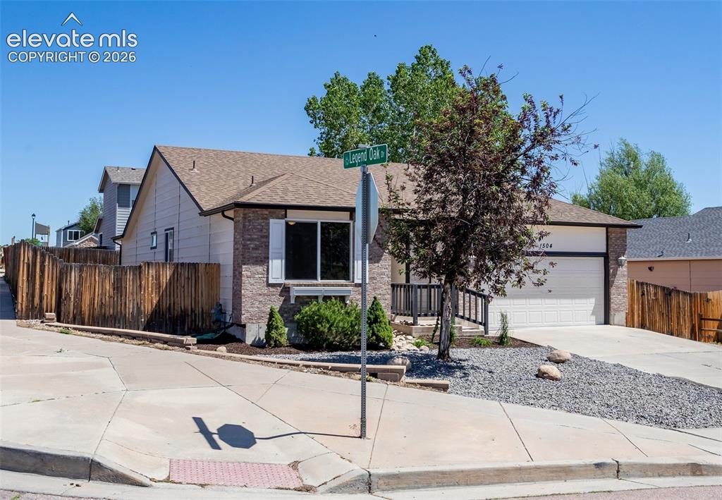 Image 39 of 39: Great corner lot - beautiful home in a great neighborhood!