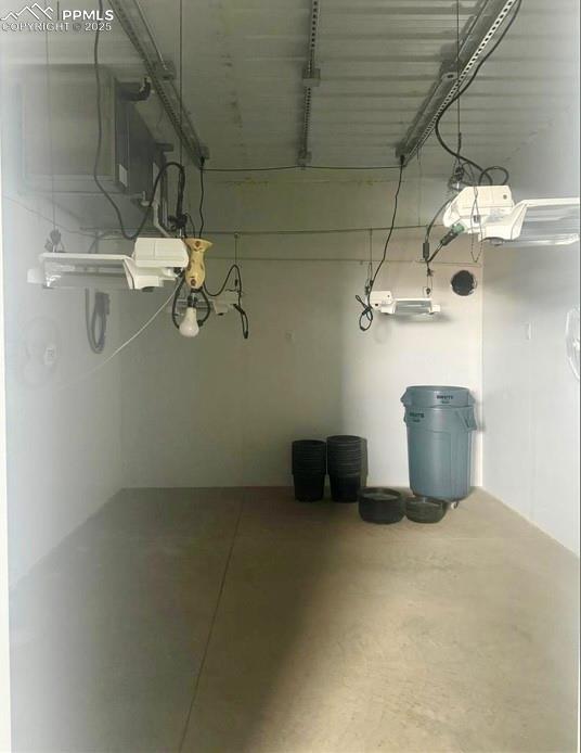 Image 5 of 5: View of garage