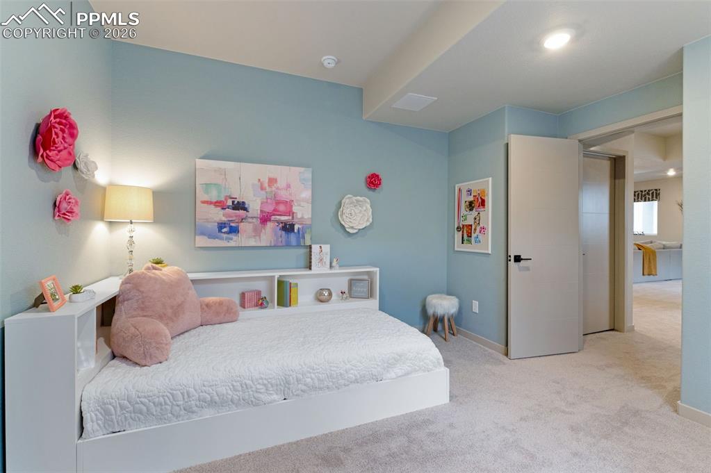 Image 39 of 50: Bedroom