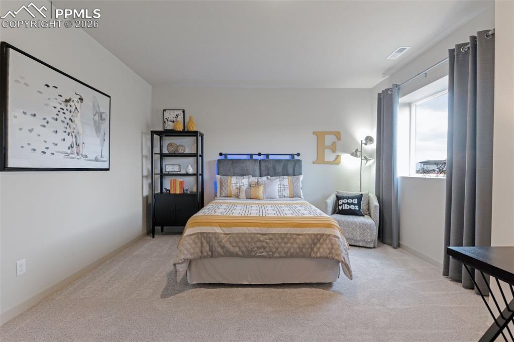 Image 41 of 50: Bedroom