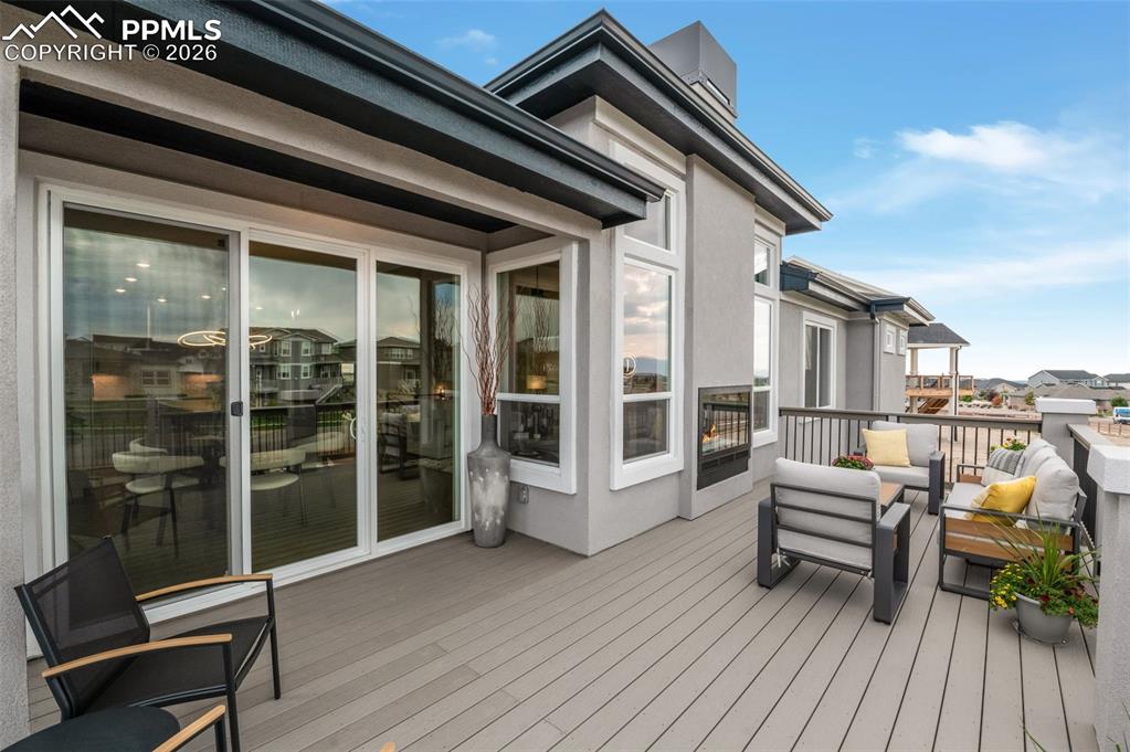 Image 46 of 50: Deck
