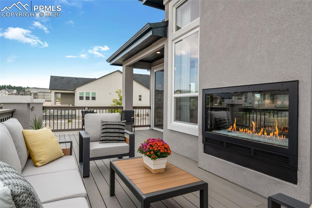 Image 47 of 50: Deck