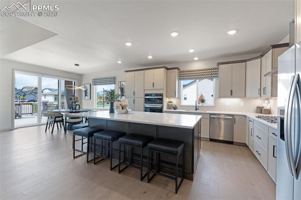 Image 5 of 50: Kitchen