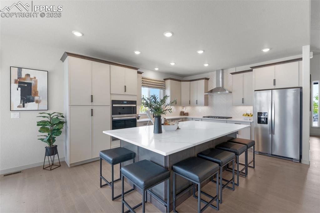 Image 7 of 50: Kitchen