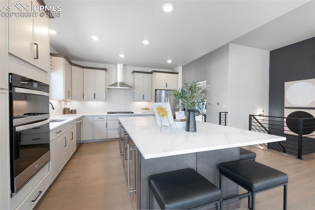 Image 8 of 50: Kitchen