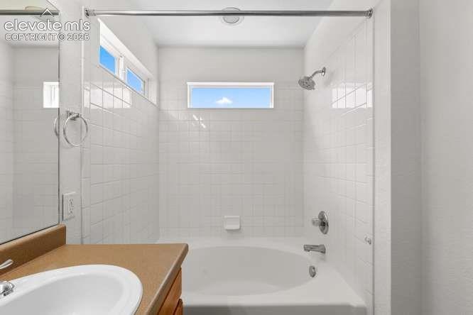 Image 45 of 50: Bathroom