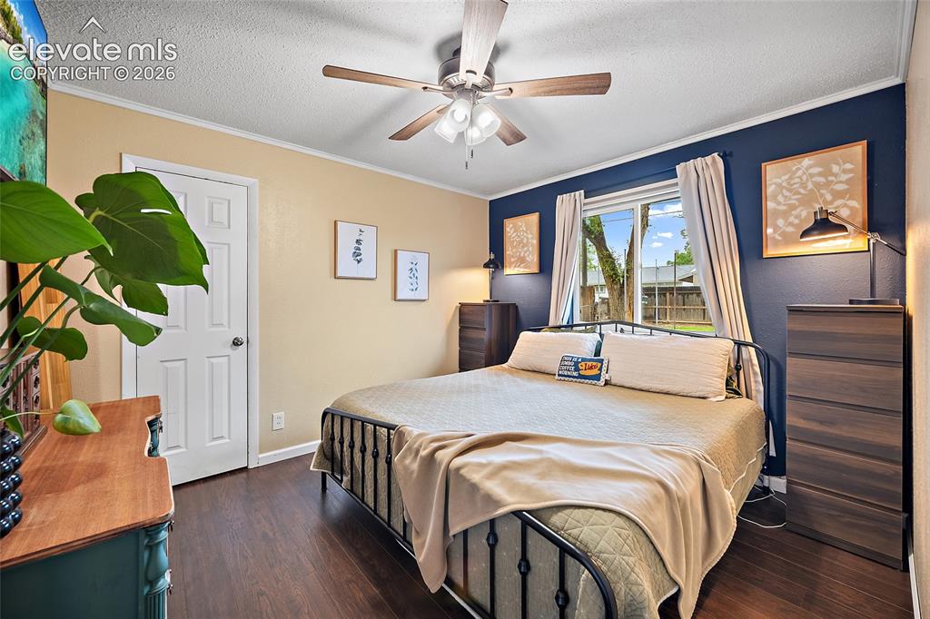 Image 11 of 23: Bedroom