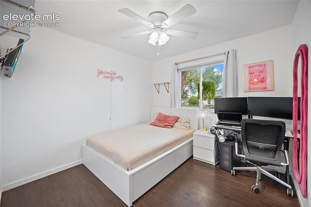 Image 15 of 23: Bedroom