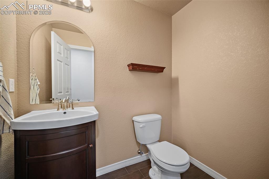 Image 10 of 50: Bathroom