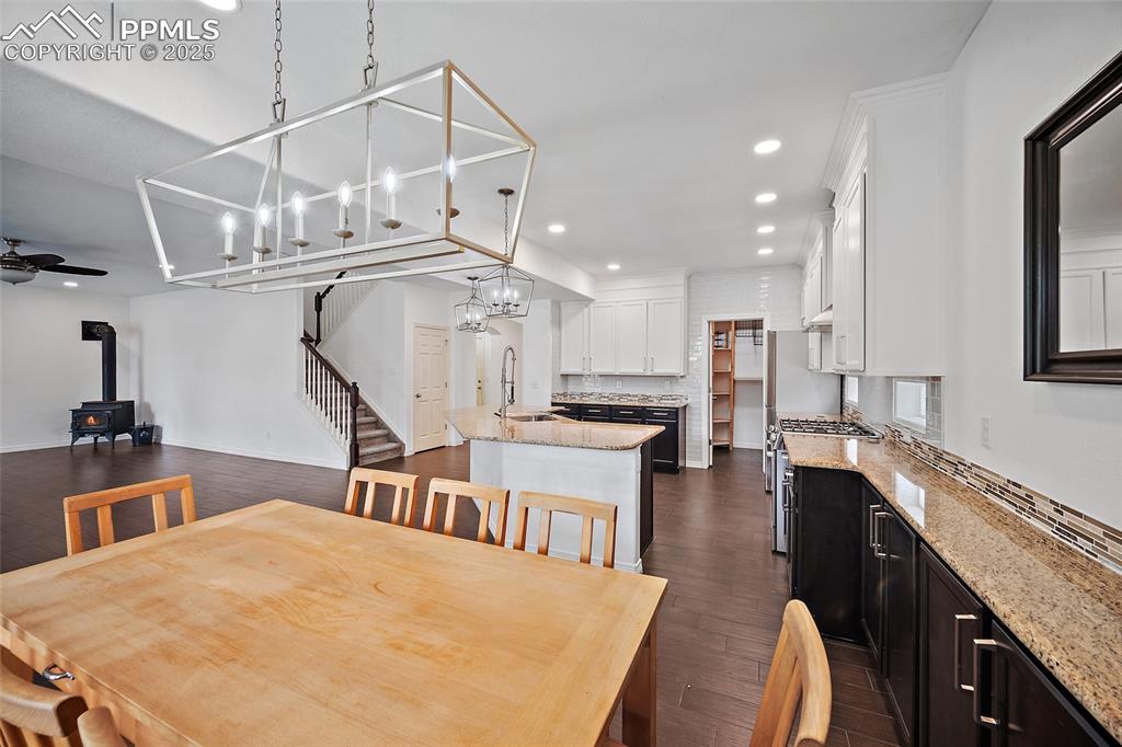 Image 16 of 50: Dining Area