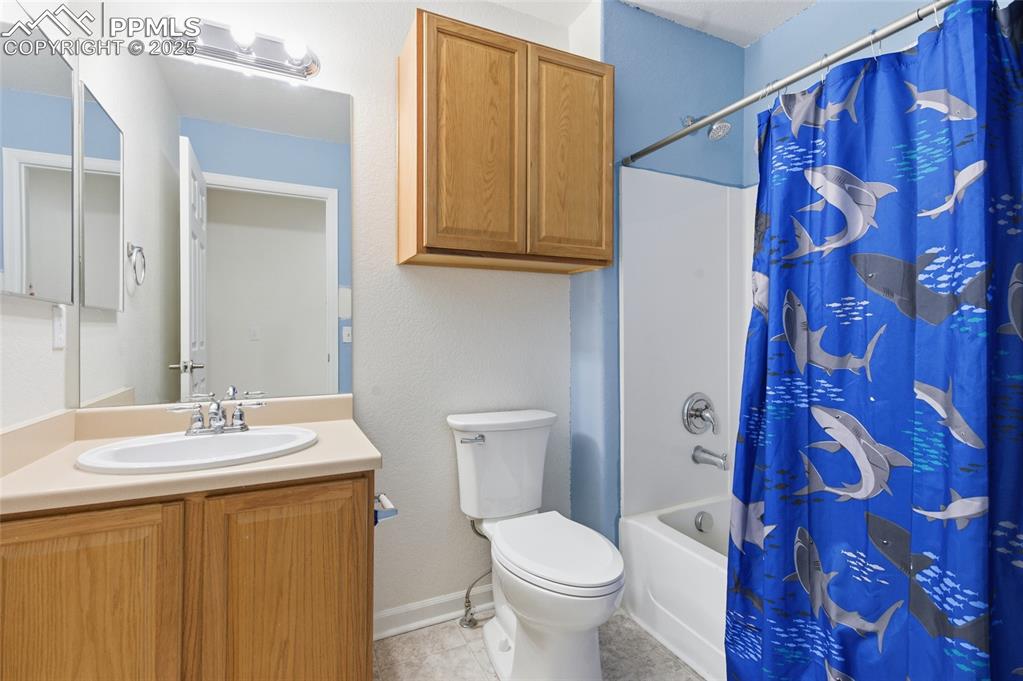 Image 14 of 29: Bathroom