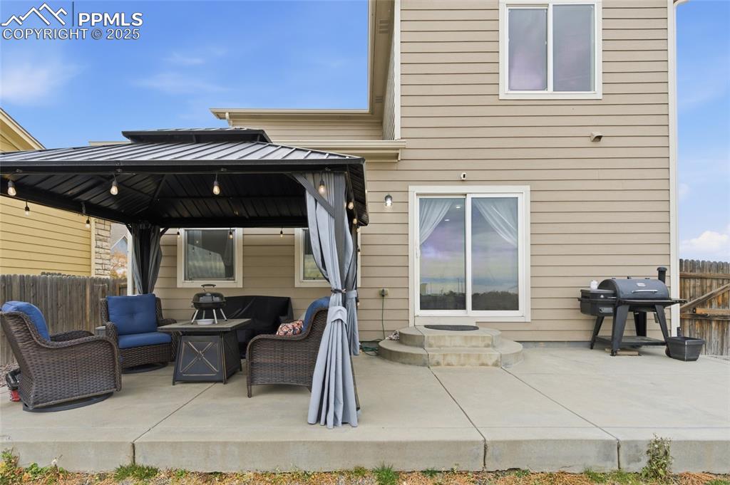 Image 16 of 29: Back of Structure