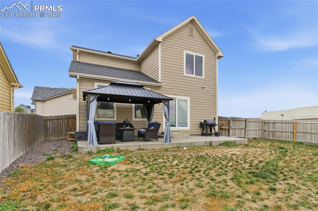 Image 18 of 29: Back of Structure