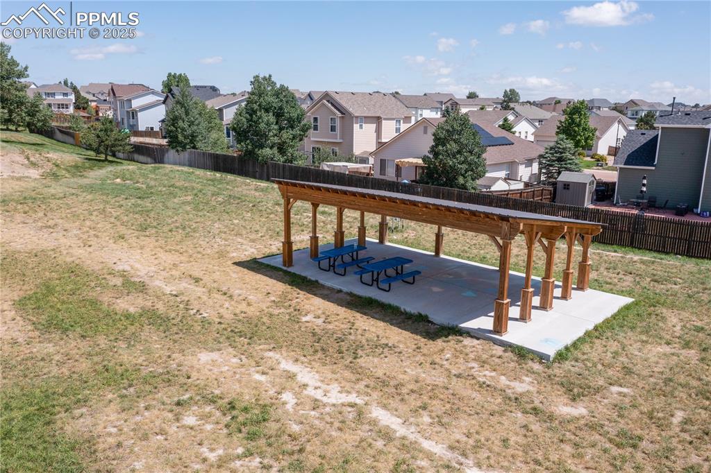 Image 24 of 29: Yard