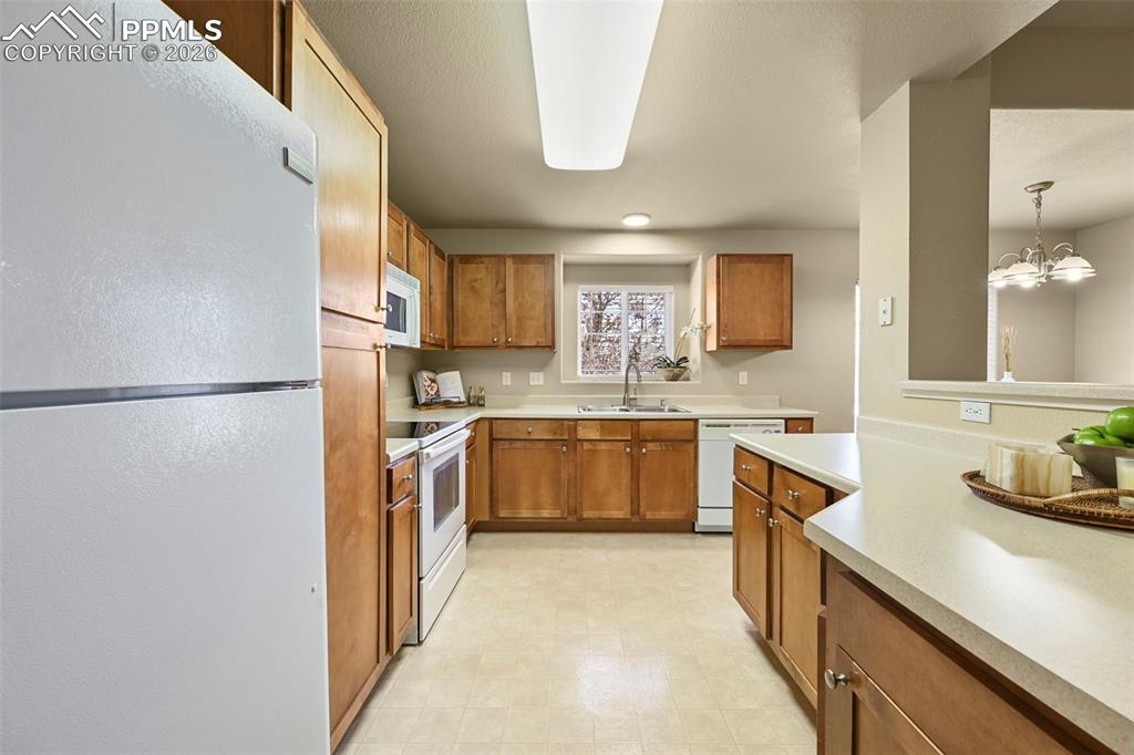 Image 11 of 34: Kitchen