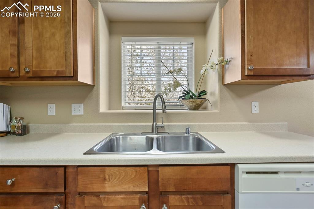 Image 13 of 34: Kitchen