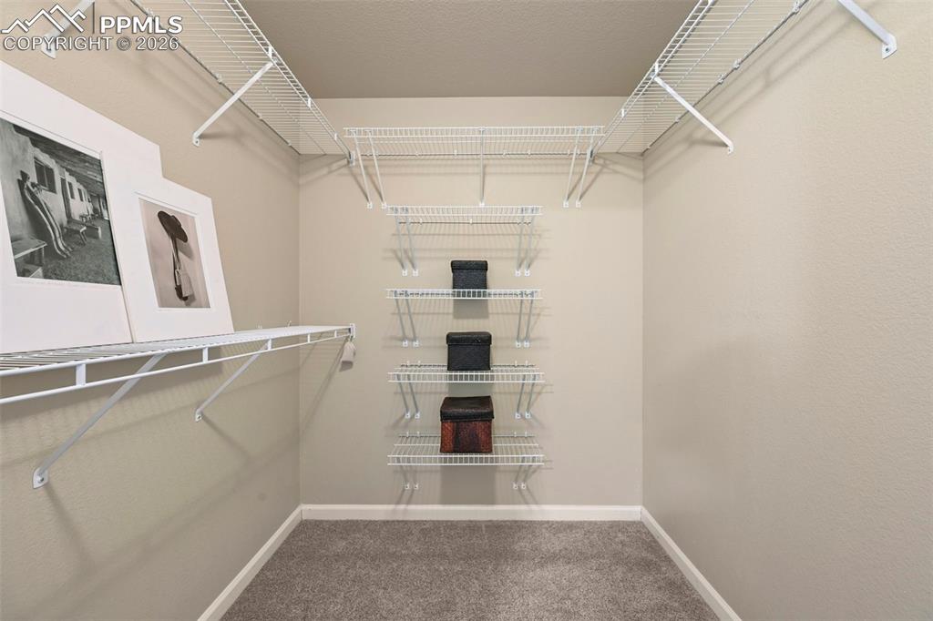 Image 19 of 34: Closet