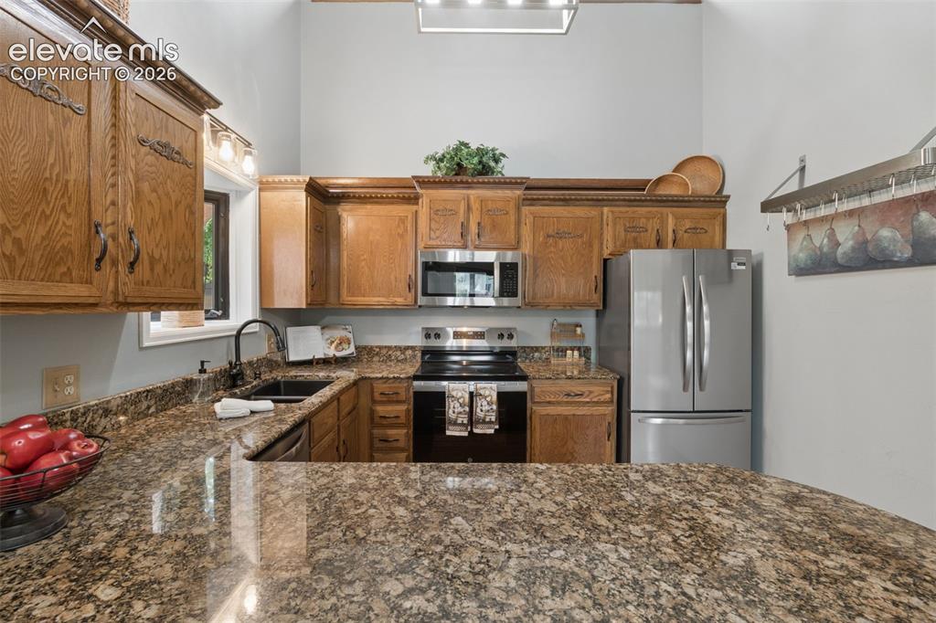 Image 14 of 34: Kitchen