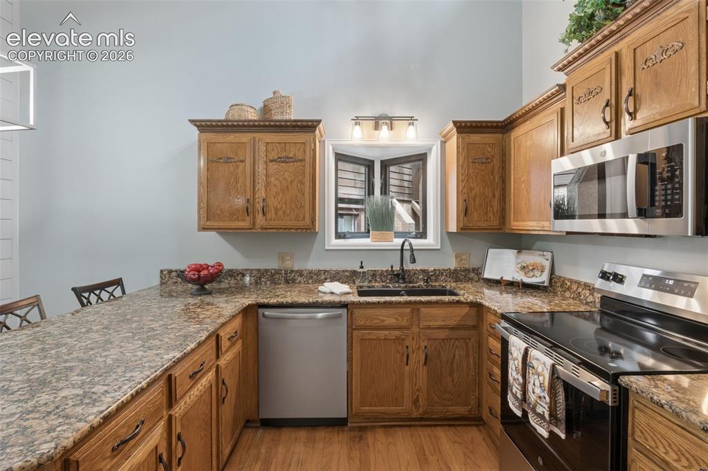 Image 15 of 34: Kitchen