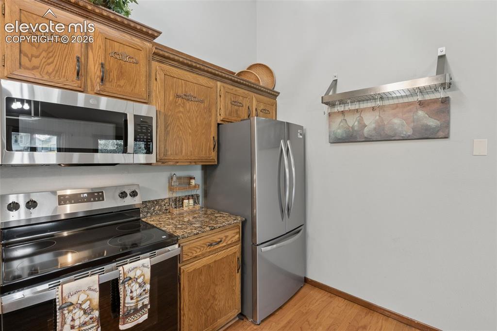 Image 16 of 34: Kitchen