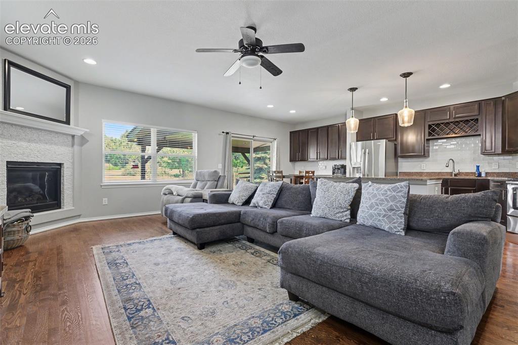 Image 15 of 45: Family Room