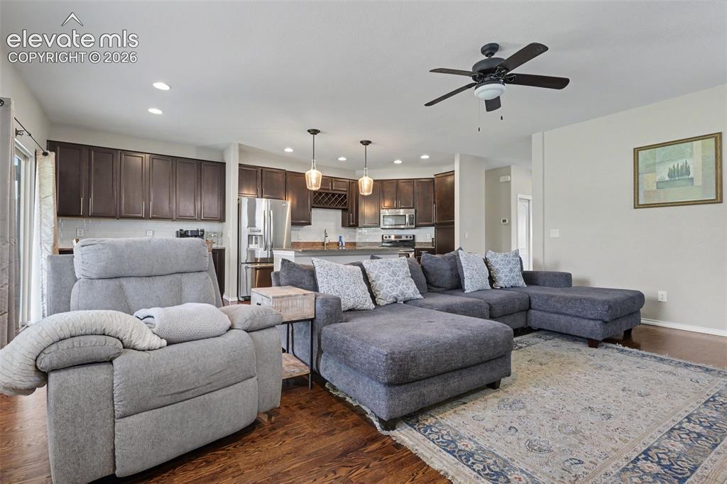 Image 16 of 45: Family Room